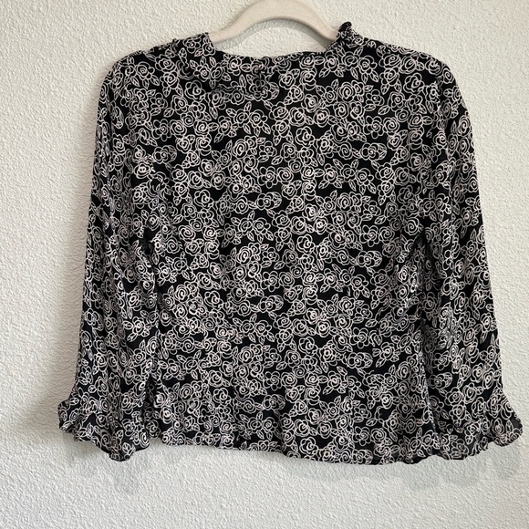 VTG Ann Taylor Womens Size 2 100% Silk Floral White Black Blouse Ruffle Preppy - Picture 9 of 10